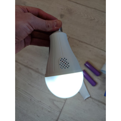 Светодиодная аккумуляторная LED лампочка No Brand D8442 Е27 20W  2 аккумулятора 18650 Белый