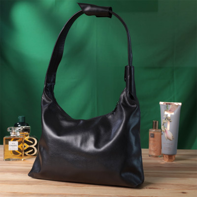 Сумка на плече SHVIGEL 22828 29,5х21х9 см Чорний Сумка на плече SHVIGEL 22828 29,5х21х9 см Чорний