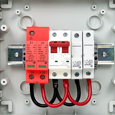 Сонячна PV розподільна коробка Lightwell LQX1/1DC500VB1-1532-PG DC 500В (304194) Сонячна PV розподільна коробка Lightwell LQX1/1DC500VB1-1532-PG DC 500В (304194)