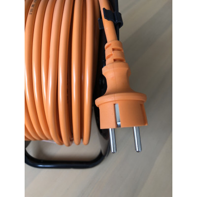 Удлинитель на катушке Svittex 3х2,5 мм² 4100Вт 50 м Оранжевый (SV-0370-O)