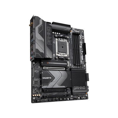GIGABYTE X670 GAMING X AX