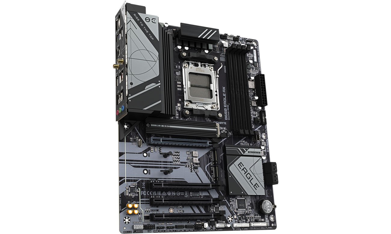 Gigabyte B650 EAGLE AXE Вид сбоку