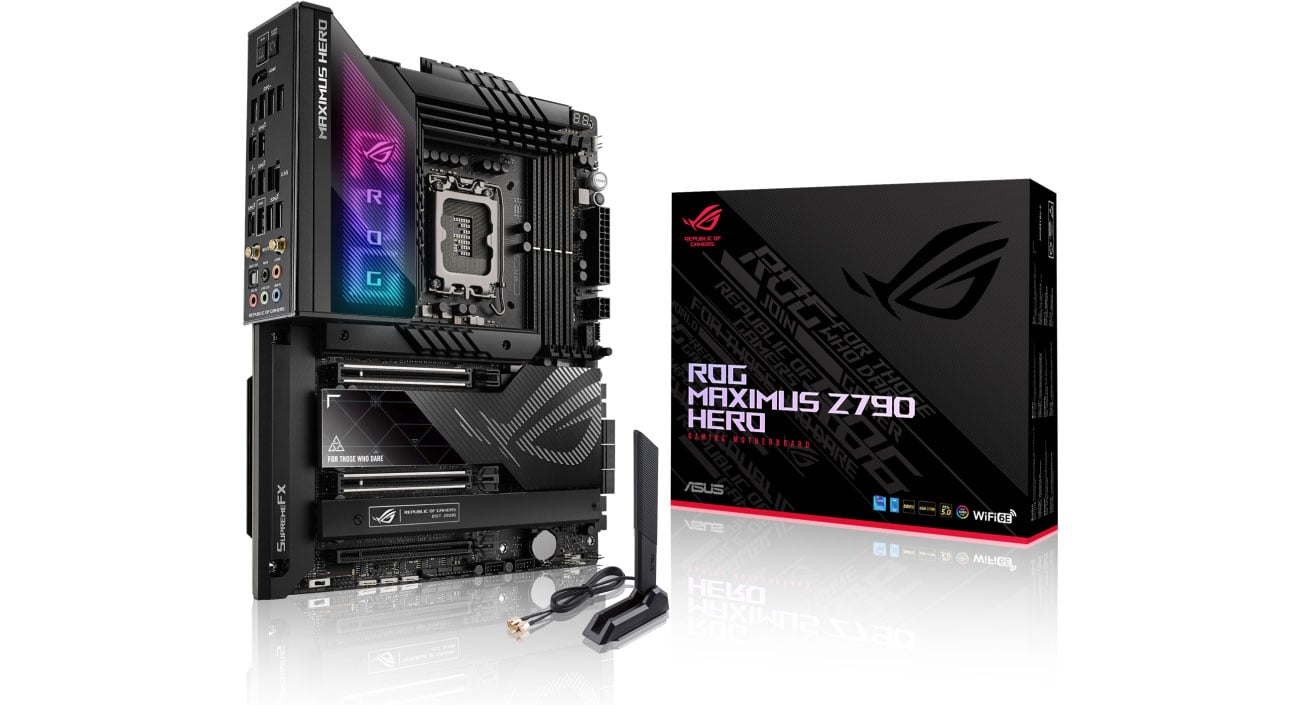 Материнська плата ASUS ROG MAXIMUS Z790 HERO в коробці