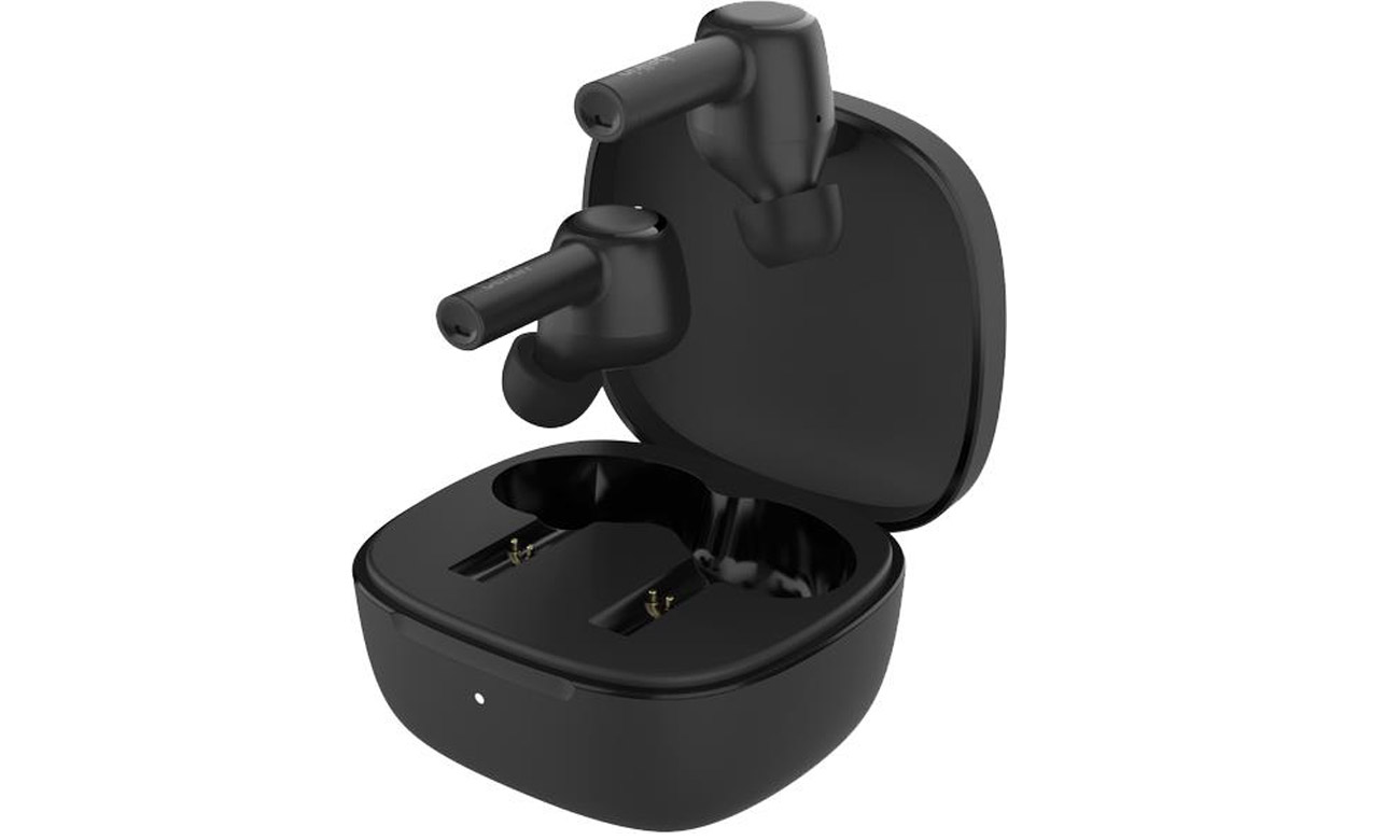 Беспроводные наушники Belkin SoundForm Pulse Black – вид спереди под углом с зарядным футляром