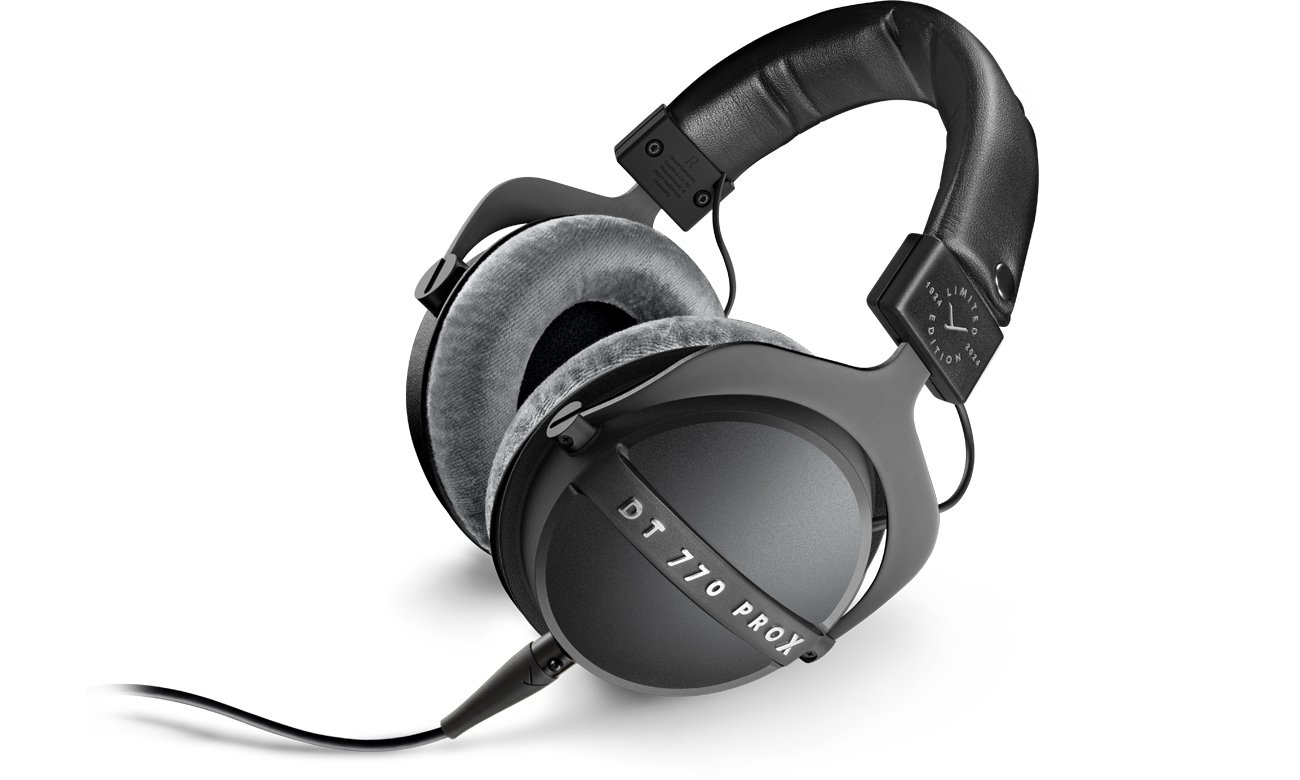 Наушники Beyerdynamic DT770 PRO X Limited Edition 48 Ом – вид спереди под углом