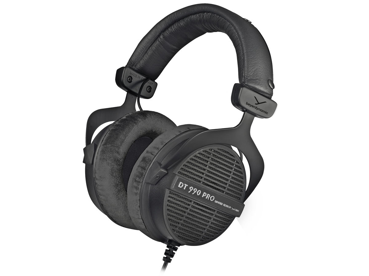 Наушники Beyerdynamic DT990 Pro Limited Black Edition 250 Ом – угловой вид спереди