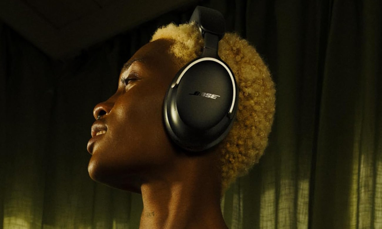 Бездротові навушники Bose QuietComfort Ultra Wireless Headphones Black – Lifestyle Graphics