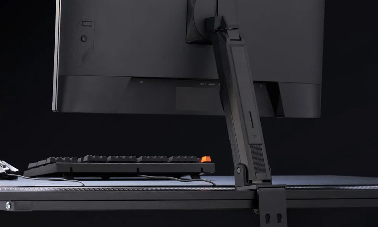 Gigabyte M32U AE EK Вид спереди под углом