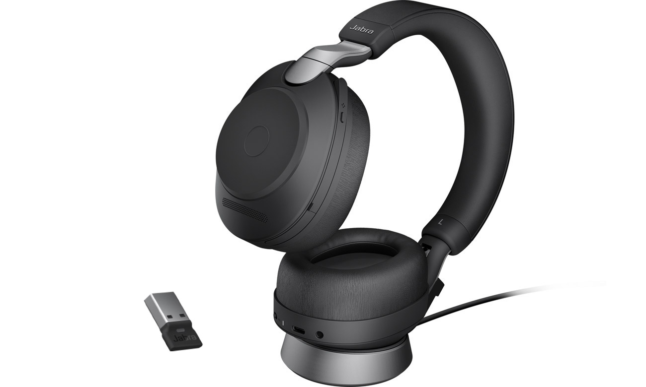 Стереогарнитура Jabra Evolve2 85 MS + док-станция для зарядки + адаптер USB-A – вид спереди под углом