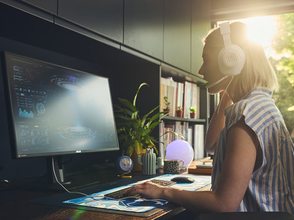 Гарнітура JBL Quantum 100 M2 - графіка стилю життя