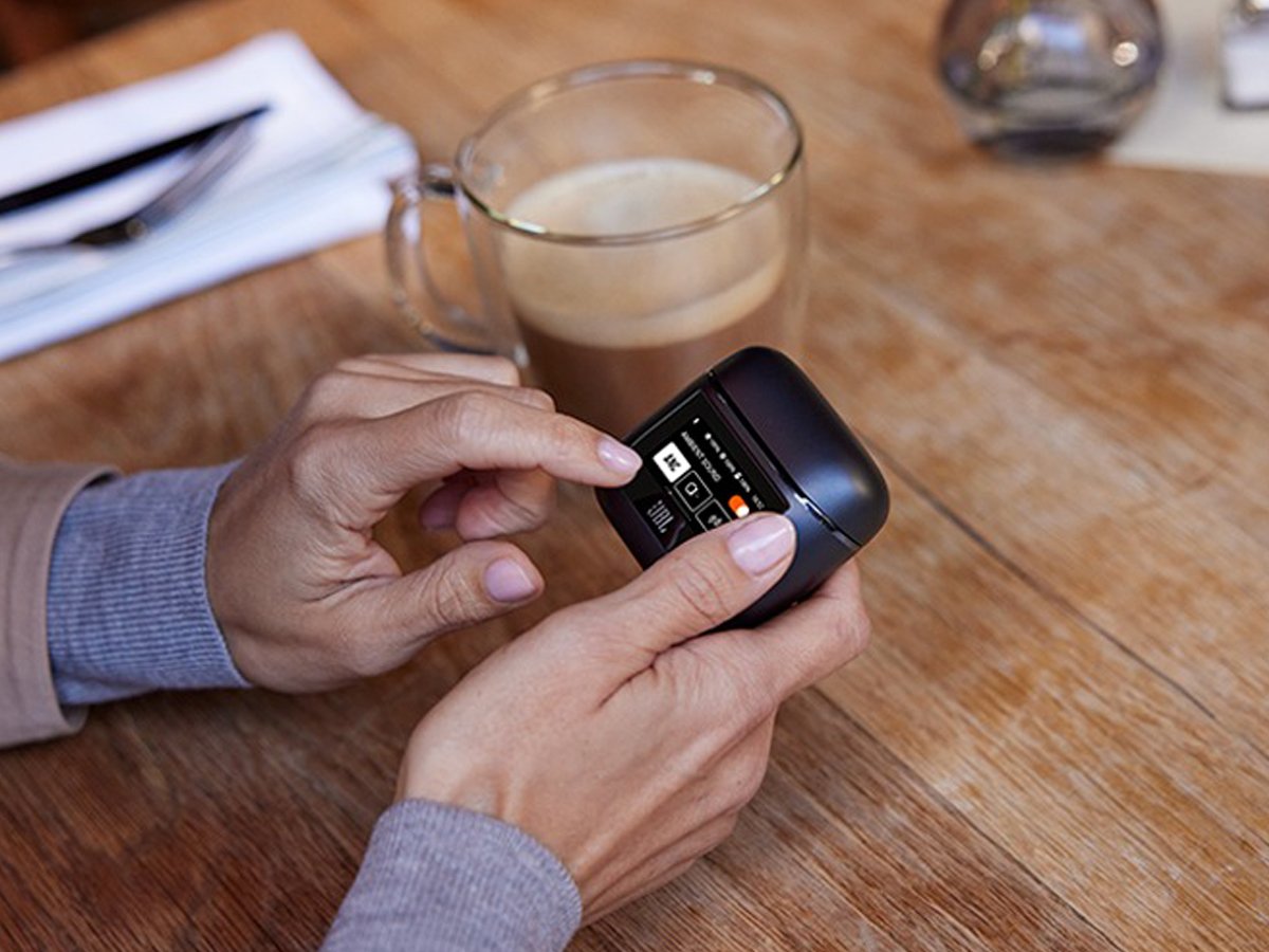 Беспроводные наушники JBL Tour Pro 2 Black - Lifestyle Graphics