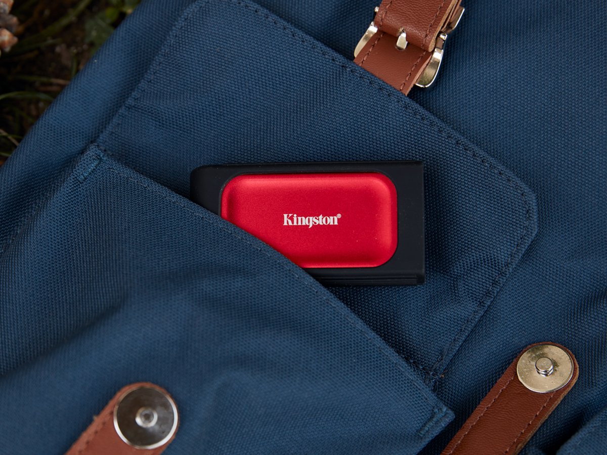 Зовнішній SSD-накопичувач Kingston XS1000 Red – стильна графіка
