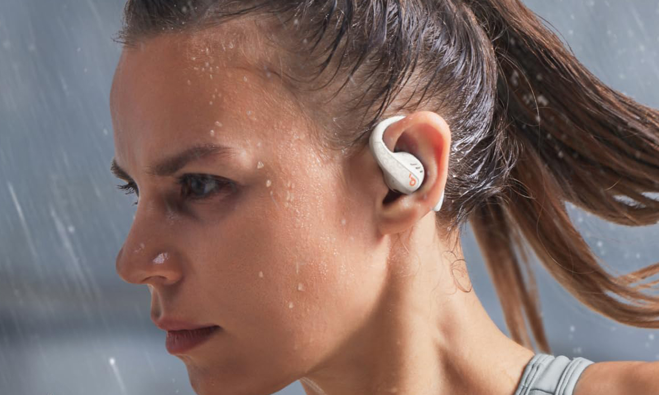 Беспроводные наушники SoundCore AeroFit Pro White - Lifestyle Graphics