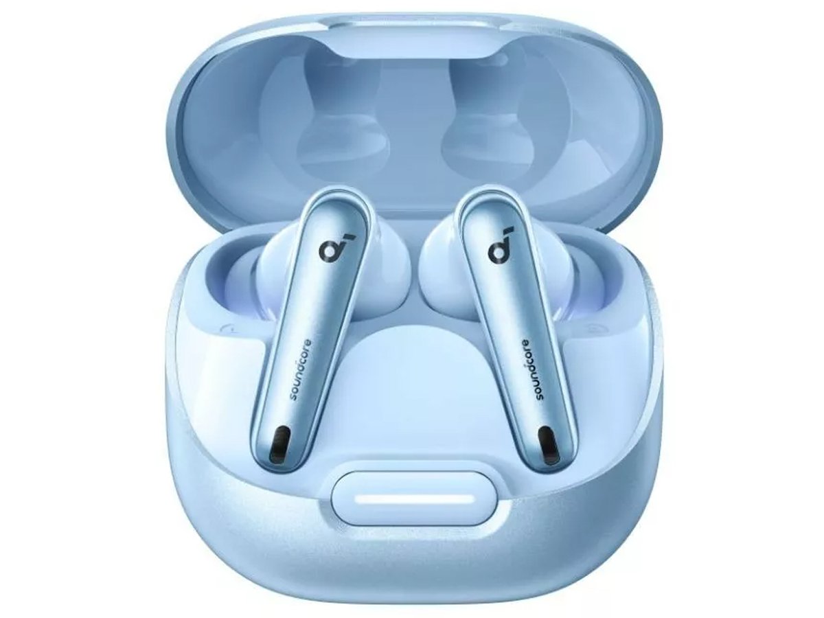 Беспроводные наушники SoundCore Liberty 4 NC светло-голубые - вид спереди с открытым зарядным футляром
