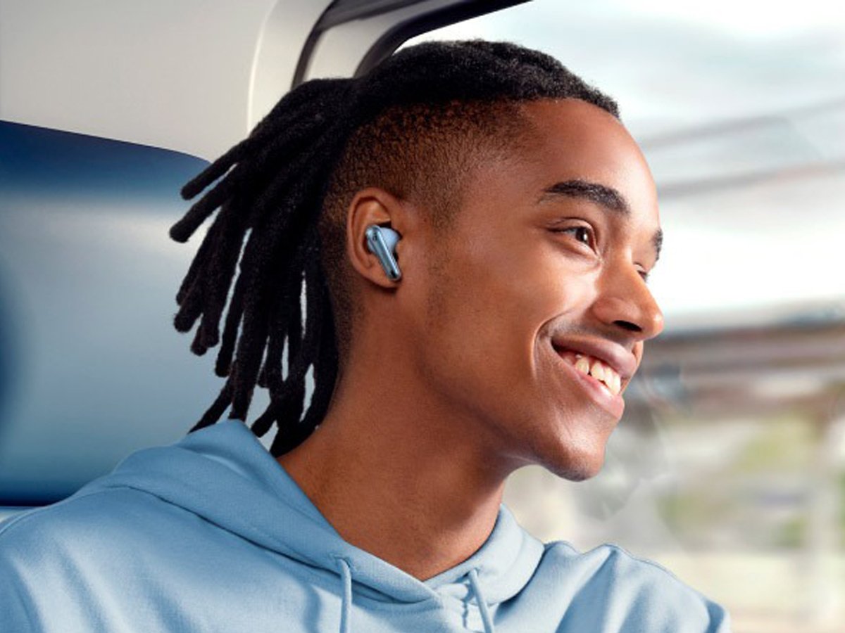 Беспроводные наушники SoundCore Liberty 4 NC Light Blue - Lifestyle Graphics