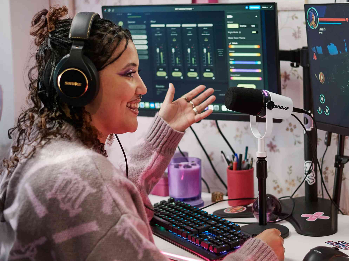 Микрофон Shure MV7+ белый – стиль жизни