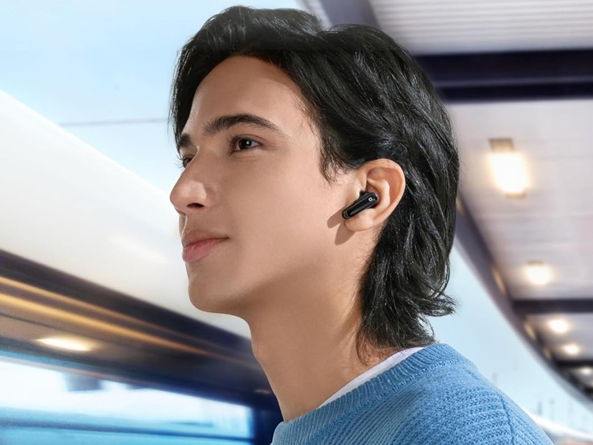 Беспроводные наушники SoundCore P40i Black - Lifestyle Graphics