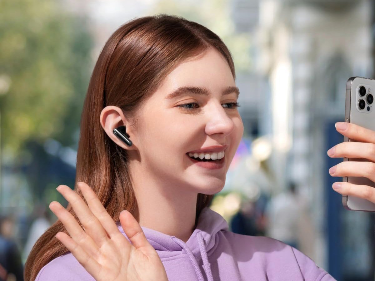 Беспроводные наушники SoundCore P40i Black - Lifestyle Graphics