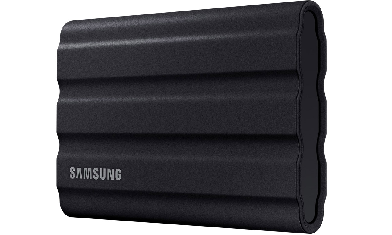 Твердотельный накопитель Samsung T7 Shield 4 ТБ USB 3.2 Gen. 2 черный – вид спереди под углом