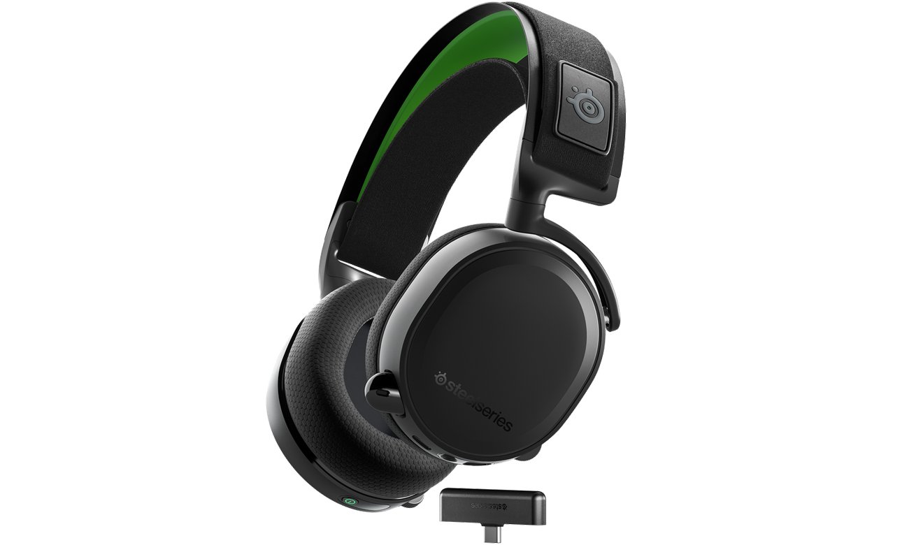 Бездротова гарнітура SteelSeries Arctis 7X+ - кутовий вид спереду з адаптером