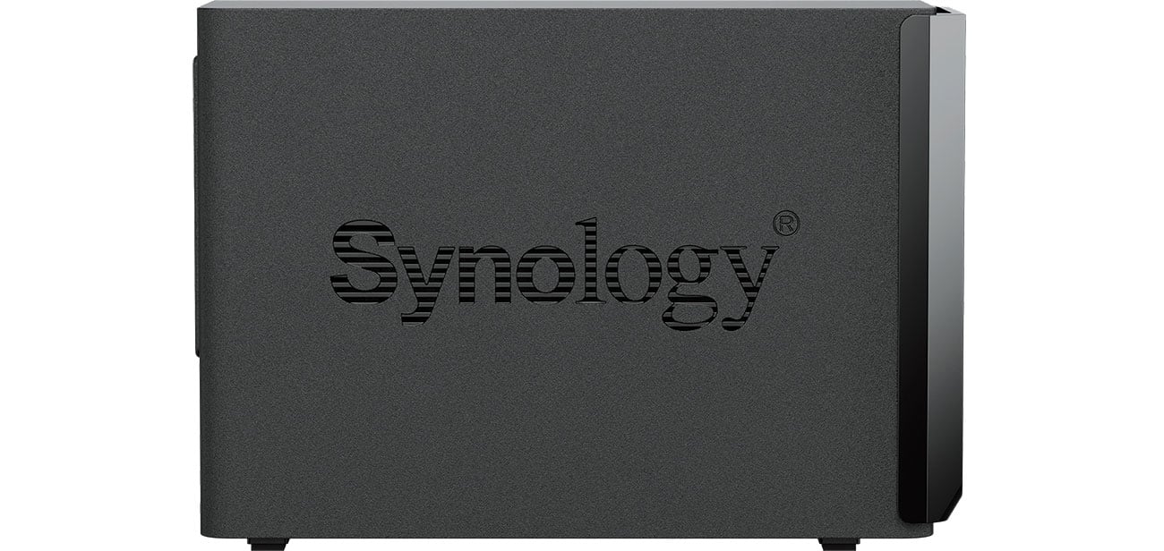 Вид сбоку Synology DS224+